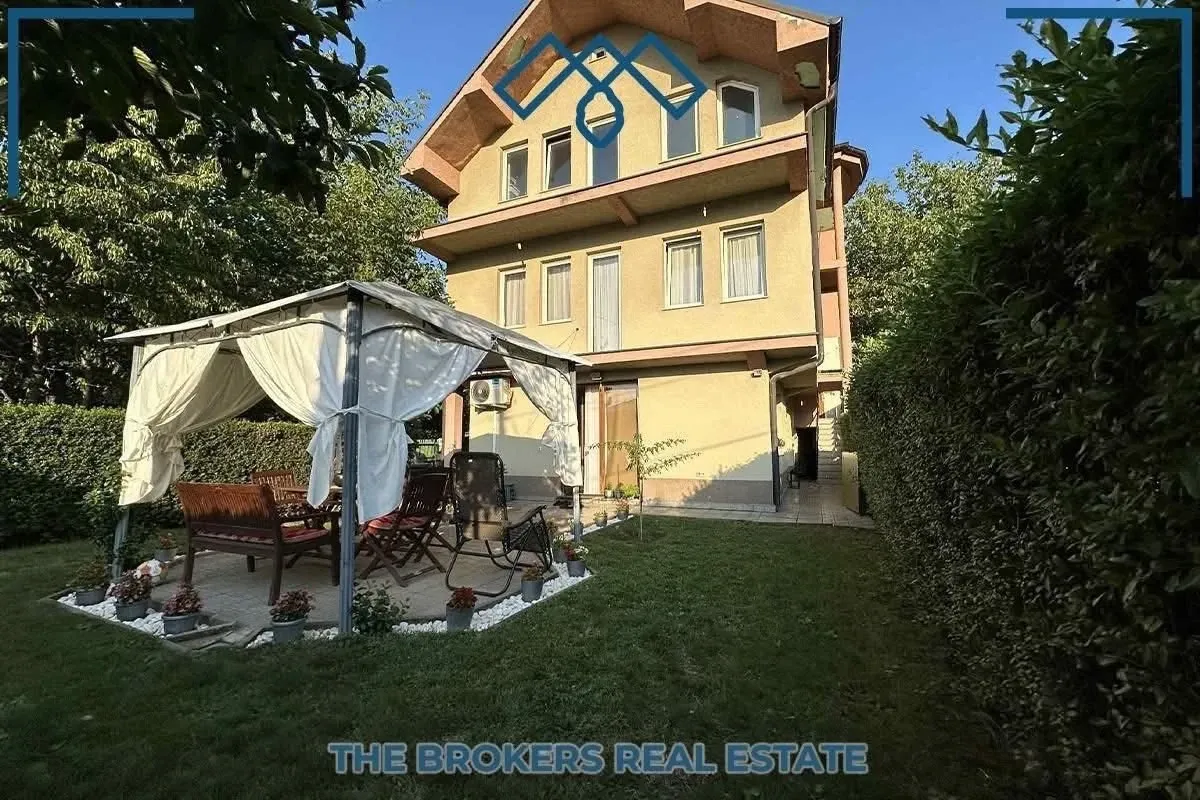Shitet shtëpia në Emshir, me sipërfaqe prej 240 m2, në rrugën Bije Vokshi afër restaurant Golden. – foto 1