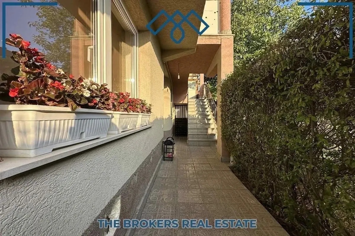 Shitet shtëpia në Emshir, me sipërfaqe prej 240 m2, në rrugën Bije Vokshi afër restaurant Golden. – foto 16