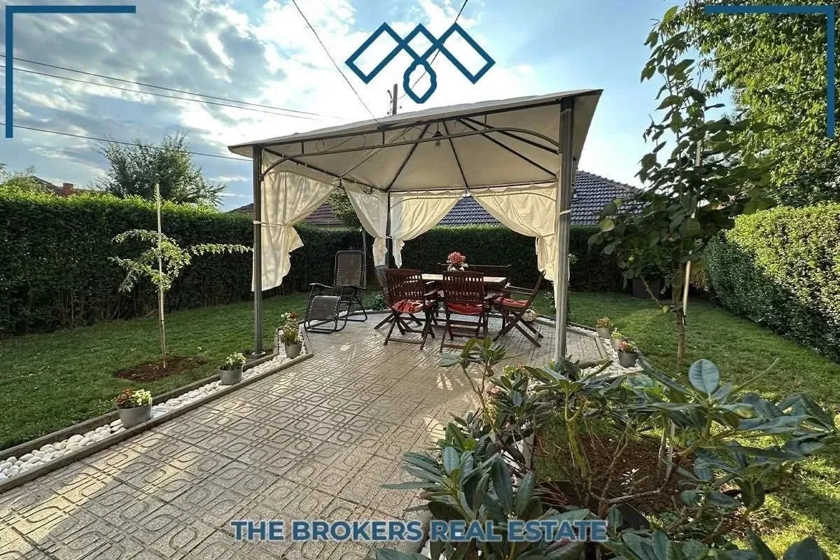 Shitet shtëpia në Emshir, me sipërfaqe prej 240 m2, në rrugën Bije Vokshi afër restaurant Golden. – foto 17