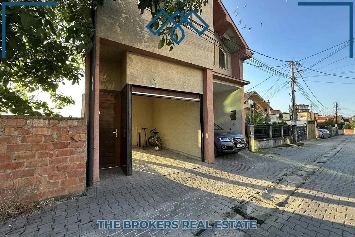 Shitet shtëpia në Emshir, me sipërfaqe prej 240 m2, në rrugën Bije Vokshi afër restaurant Golden. – foto 19