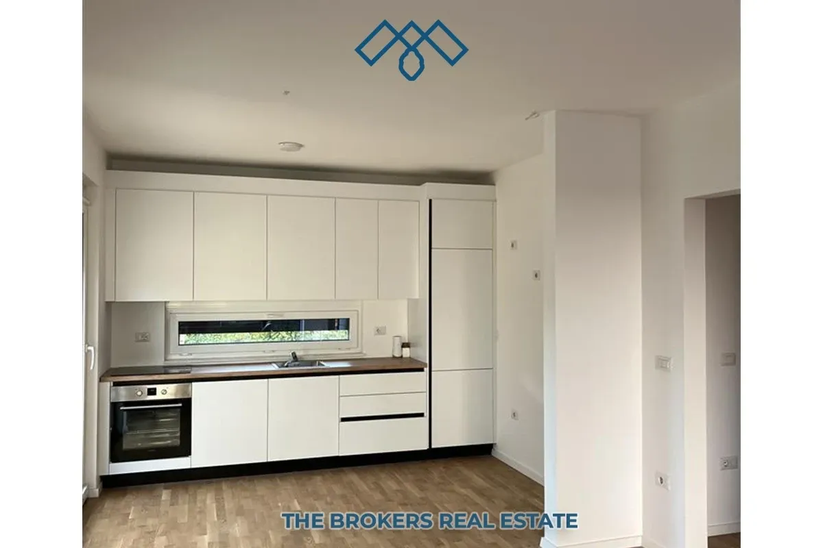 Ofrohet me qira shtëpia 135m² në Lagjen Priam, Veternik me oborr prej 2.80 ari. – foto 2
