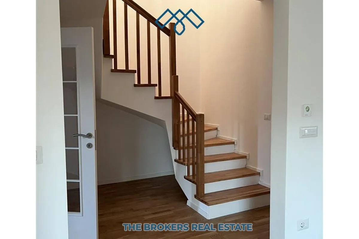 Ofrohet me qira shtëpia 135m² në Lagjen Priam, Veternik me oborr prej 2.80 ari. – foto 6