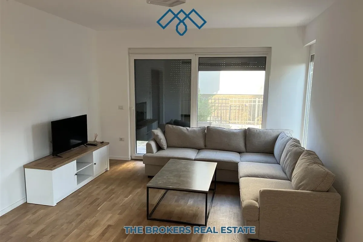 Ofrohet me qira shtëpia 135m² në Lagjen Priam, Veternik me oborr prej 2.80 ari. – foto 1