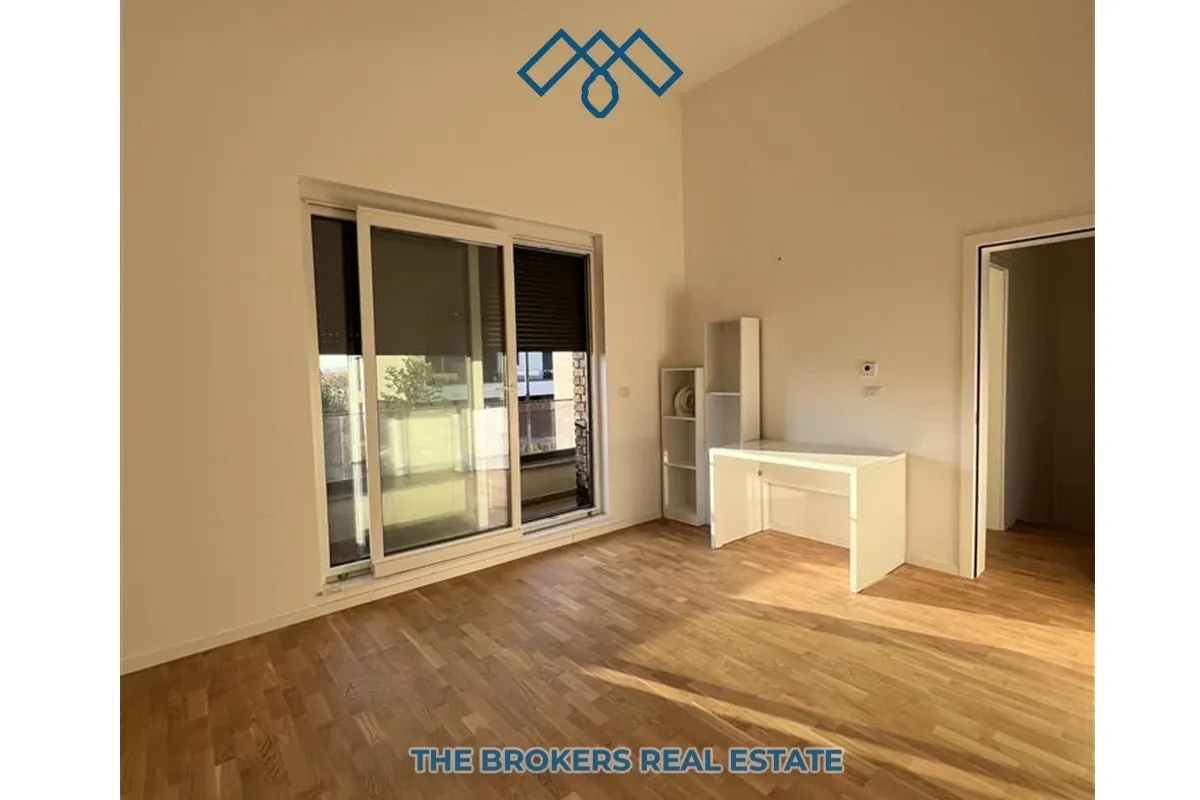 Ofrohet me qira shtëpia 135m² në Lagjen Priam, Veternik me oborr prej 2.80 ari. – foto 4