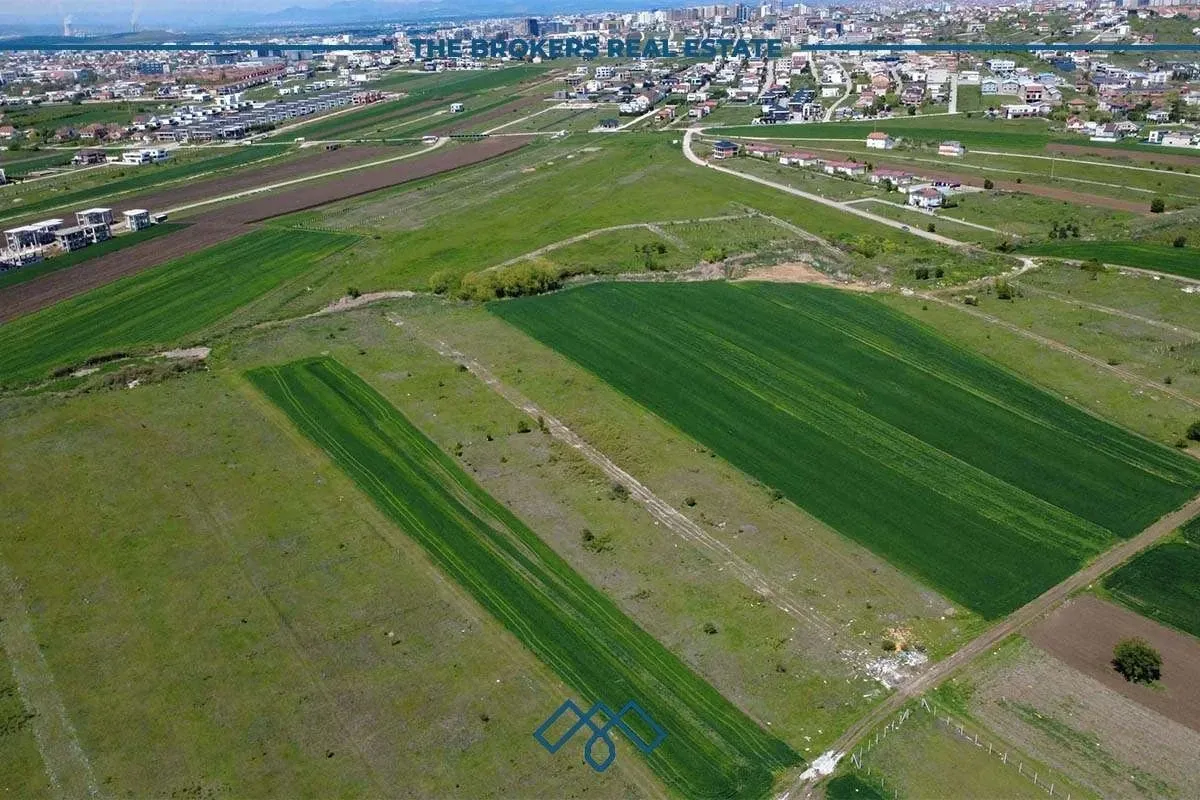 Parcelë në shitje 10 Ari – Llapllasellë, me mundësi ndarje në 3 parcela nga 3.33 ari. – foto 2