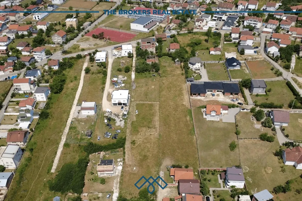 Truall në shitje 5 Ari në Hajvali pranë shkollës “Shkëndija”. – foto 4