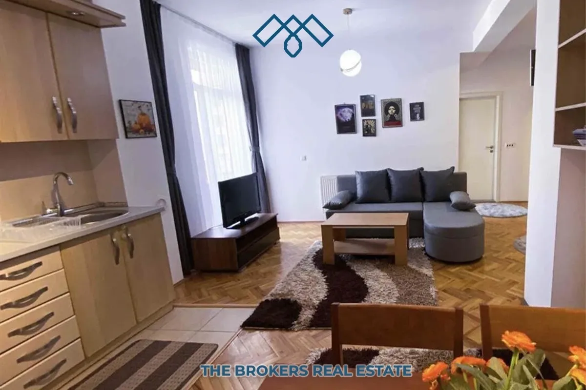 Ofrohet me qira banesa 45m2 në lagjen e Muhaxherëve, përballë kolegjit FAMA dhe vetëm 50 metra nën Ambasadën e Zvicrës. – foto 1