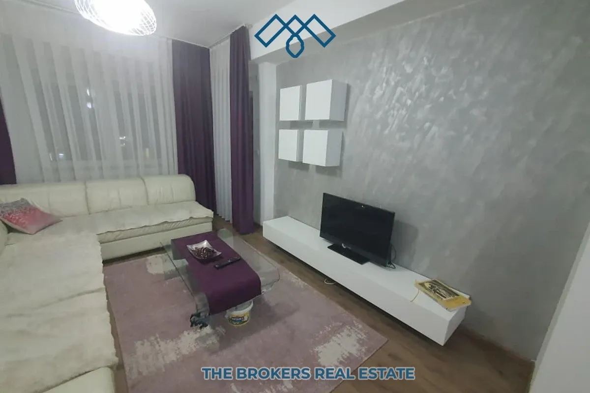 Shitet banesa 70m² në Rrugën C, te kompleksi Tregtia, afër kafes Positive Bar. – foto 1