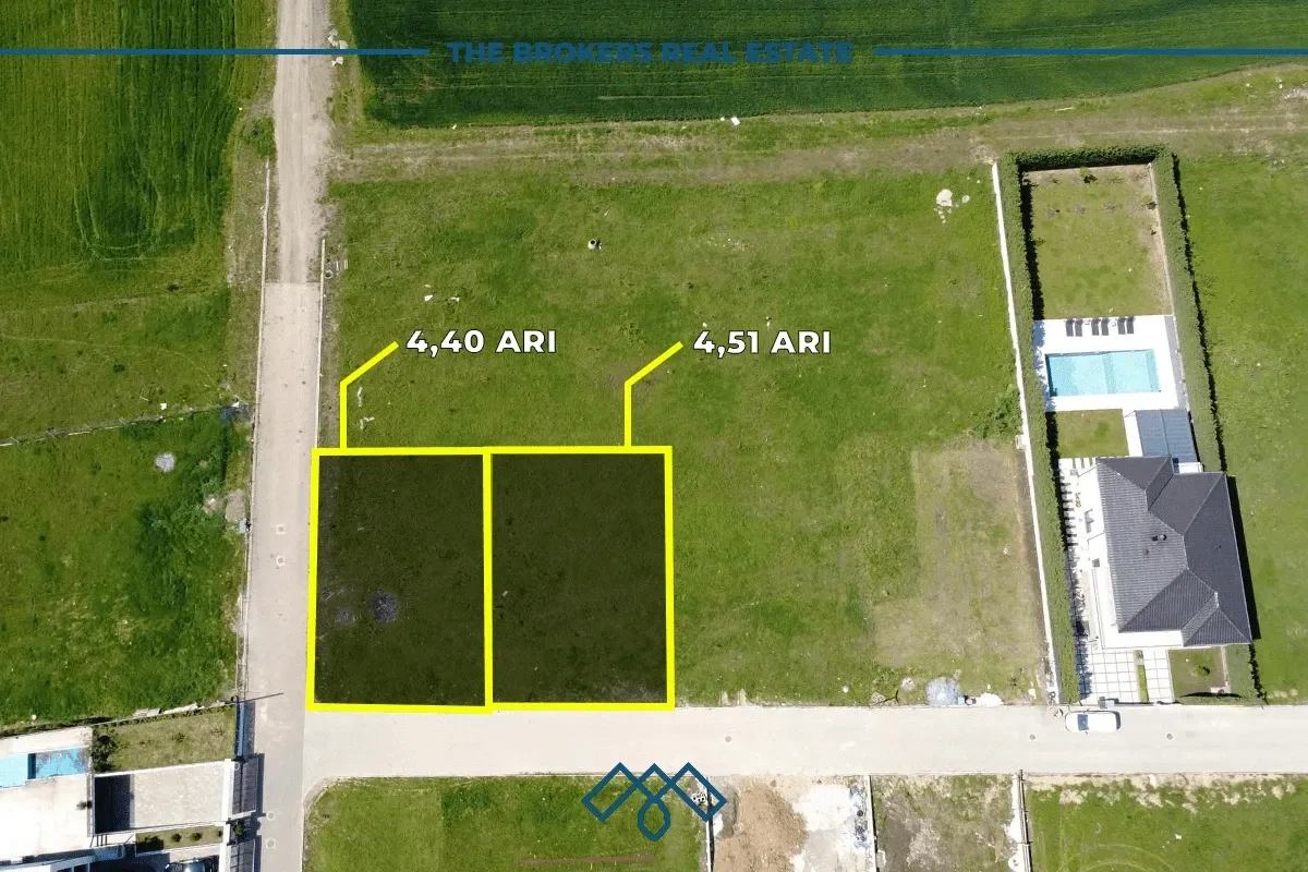 2 Parcela në shitje, 4,40 Ari dhe 4,51 Ari - Lagjja Army Village, mbrapa Hotel Emerald - Çagllavicë. – foto 1