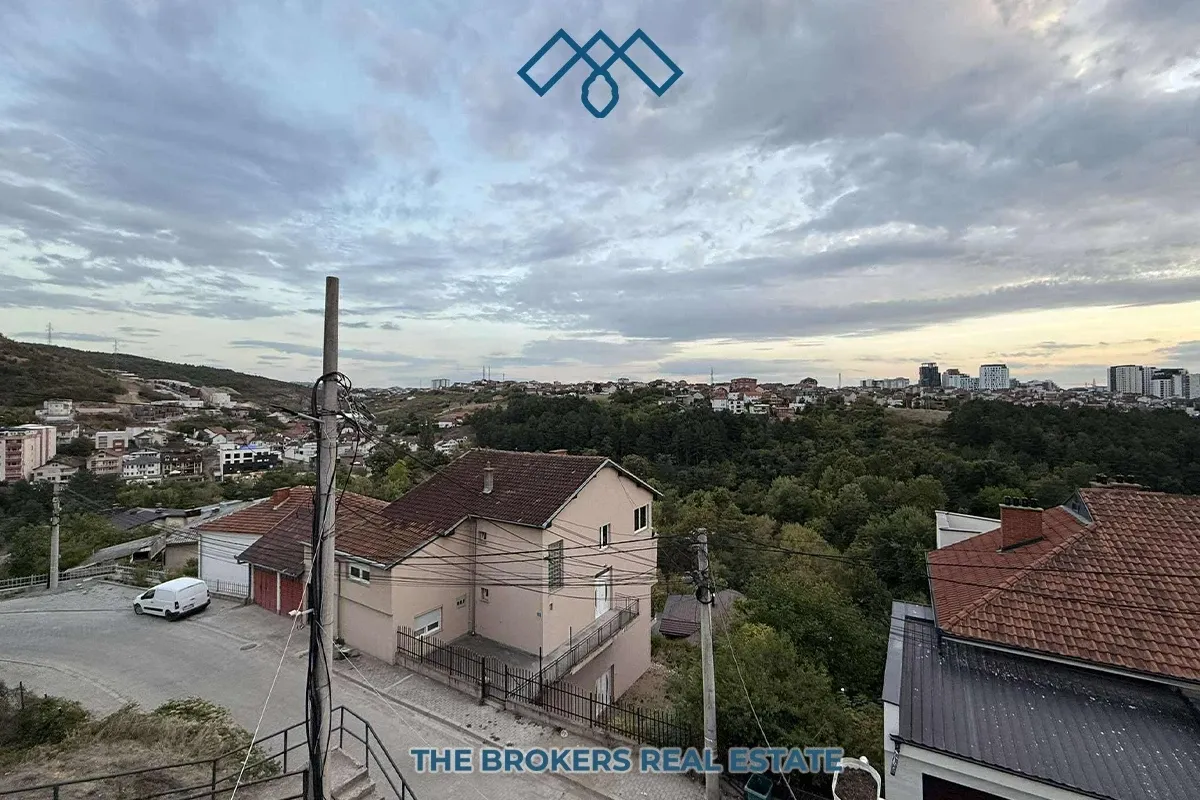 Shtëpi Ekskluzive në shitje me fletëposeduese në Tasligje, 350m² në 3 Ari Tokë. – foto 20