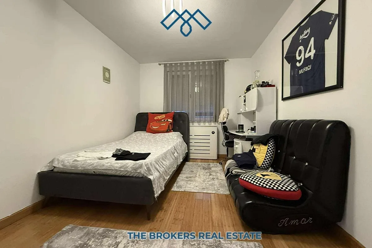 Shtëpi Ekskluzive në shitje me fletëposeduese në Tasligje, 350m² në 3 Ari Tokë. – foto 9