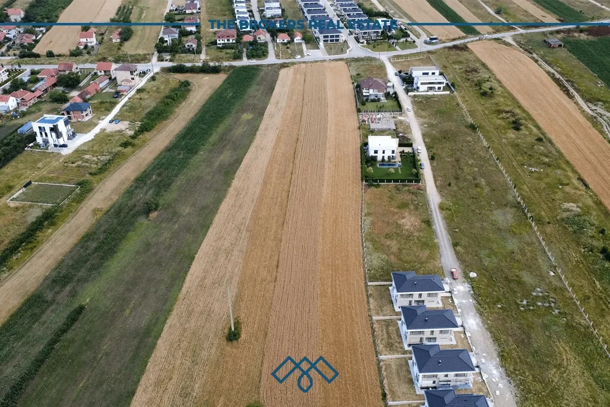 Truall në shitje 96 Ari - Çagllavicë - përballë lagjes Premiere Residence. – foto 2