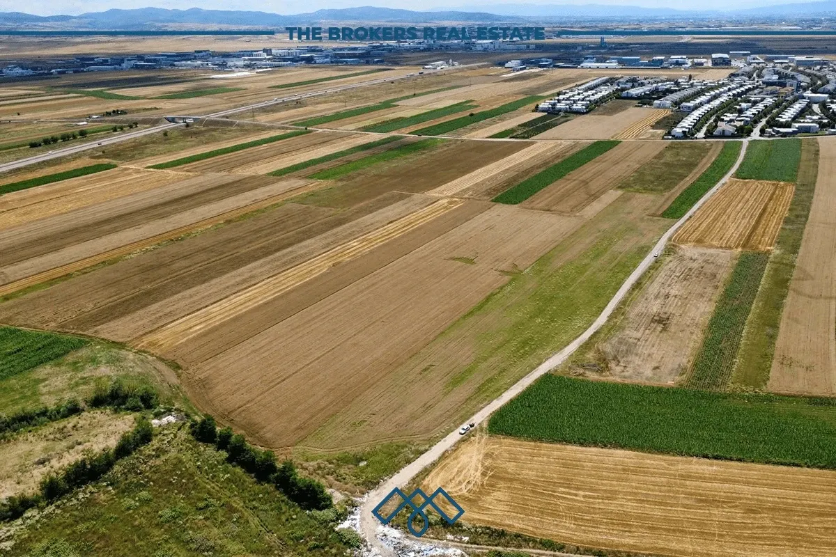 Truall në shitje 1 hektar - Preoc - afër Lagjës Marigona. – foto 2