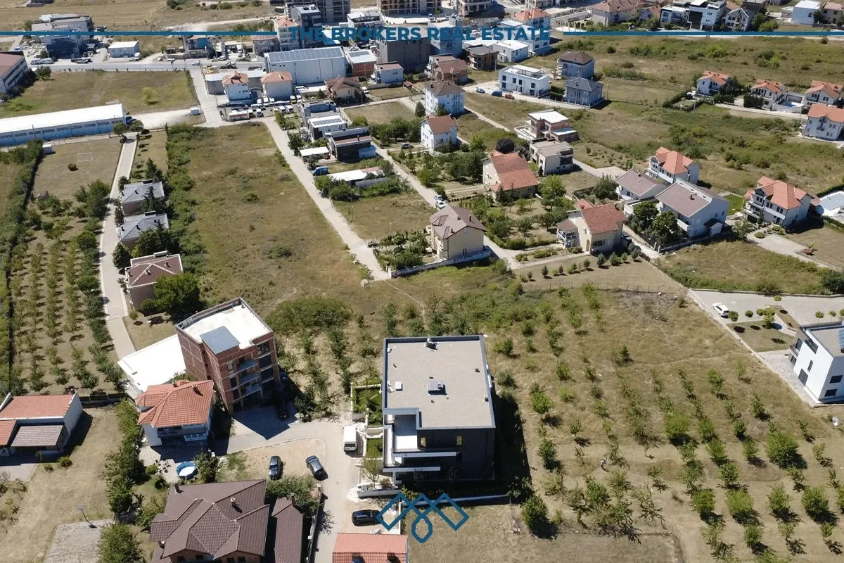 Parcelë në shitje 10 Ari – mbrapa Fshatit Ndërkombëtar. – foto 3
