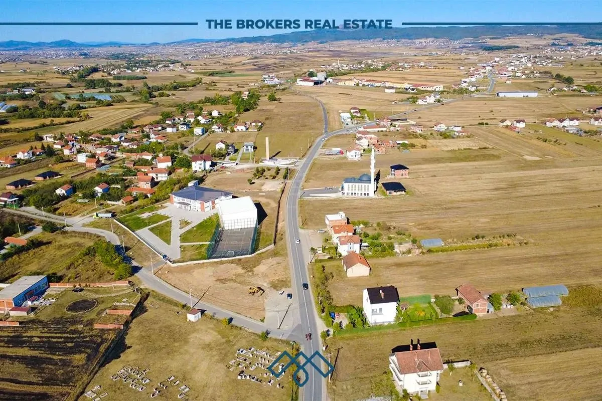 Truall në shitje 2 hektarë - Fshati Llugë. – foto 2