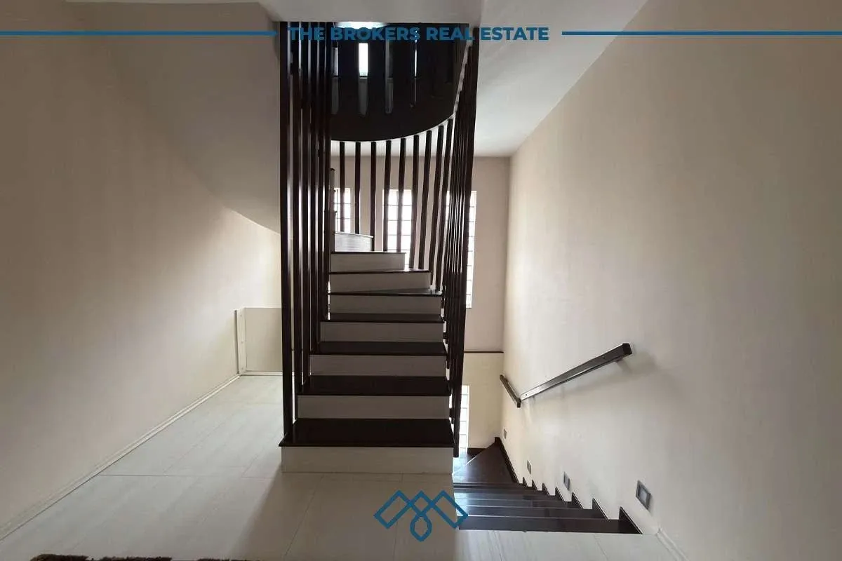 Shtëpi 450m2 për qira - Veternik. – foto 17