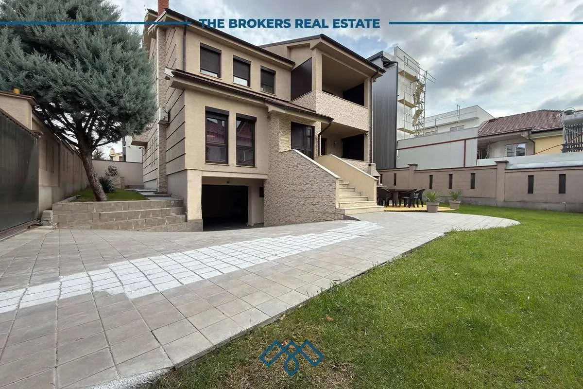 Shtëpi 450m2 për qira - Veternik. – foto 1