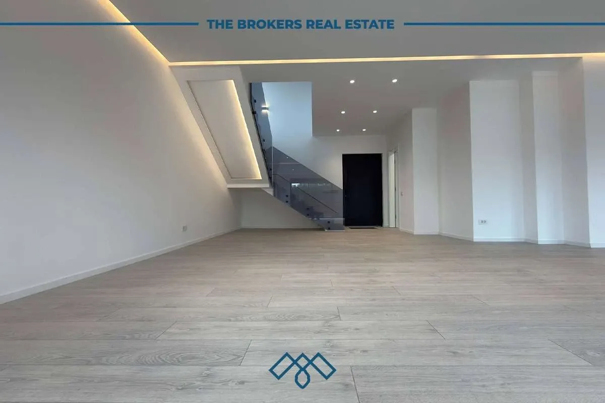 Shtëpi 270m2 | 3,75 ari truall në shitje - lagjja Qendresa, prapa Grand Store. – foto 4