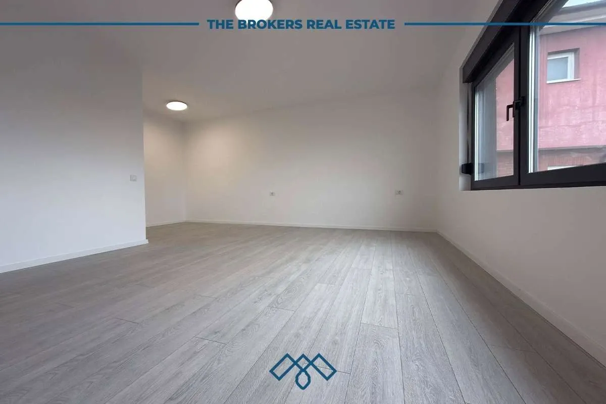 Shtëpi 270m2 | 3,75 ari truall në shitje - lagjja Qendresa, prapa Grand Store. – foto 7