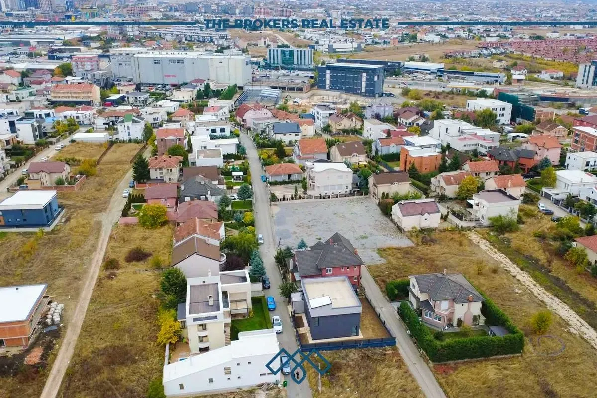 Shtëpi 270m2 | 3,75 ari truall në shitje - lagjja Qendresa, prapa Grand Store. – foto 18
