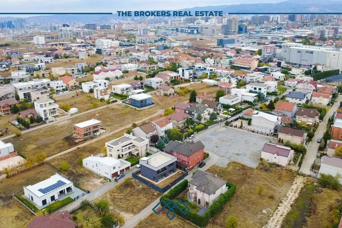 Shtëpi 270m2 | 3,75 ari truall në shitje - lagjja Qendresa, prapa Grand Store. – foto 19