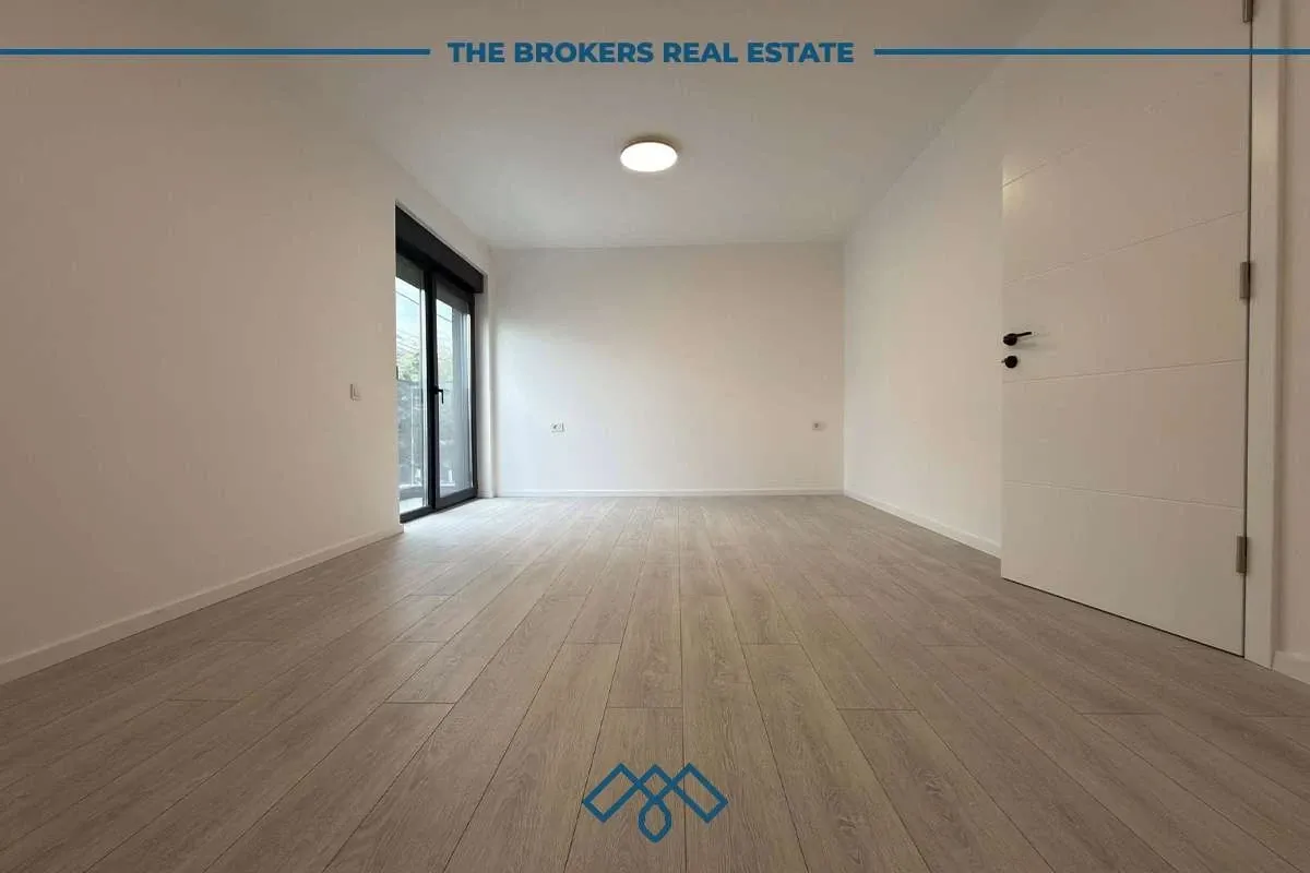 Shtëpi 270m2 | 3,75 ari truall në shitje - lagjja Qendresa, prapa Grand Store. – foto 5