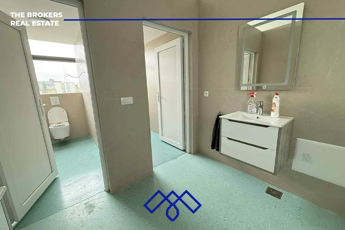 Objekt afarist 1740m² në shitje në Veternik, shtrihet në një truall prej 84 ari, në afërsi të kompleksit Fortesa Home – foto 10