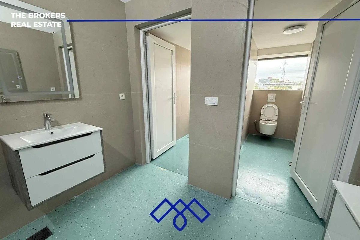 Objekt afarist 1740m² në shitje në Veternik, shtrihet në një truall prej 84 ari, në afërsi të kompleksit Fortesa Home – foto 9