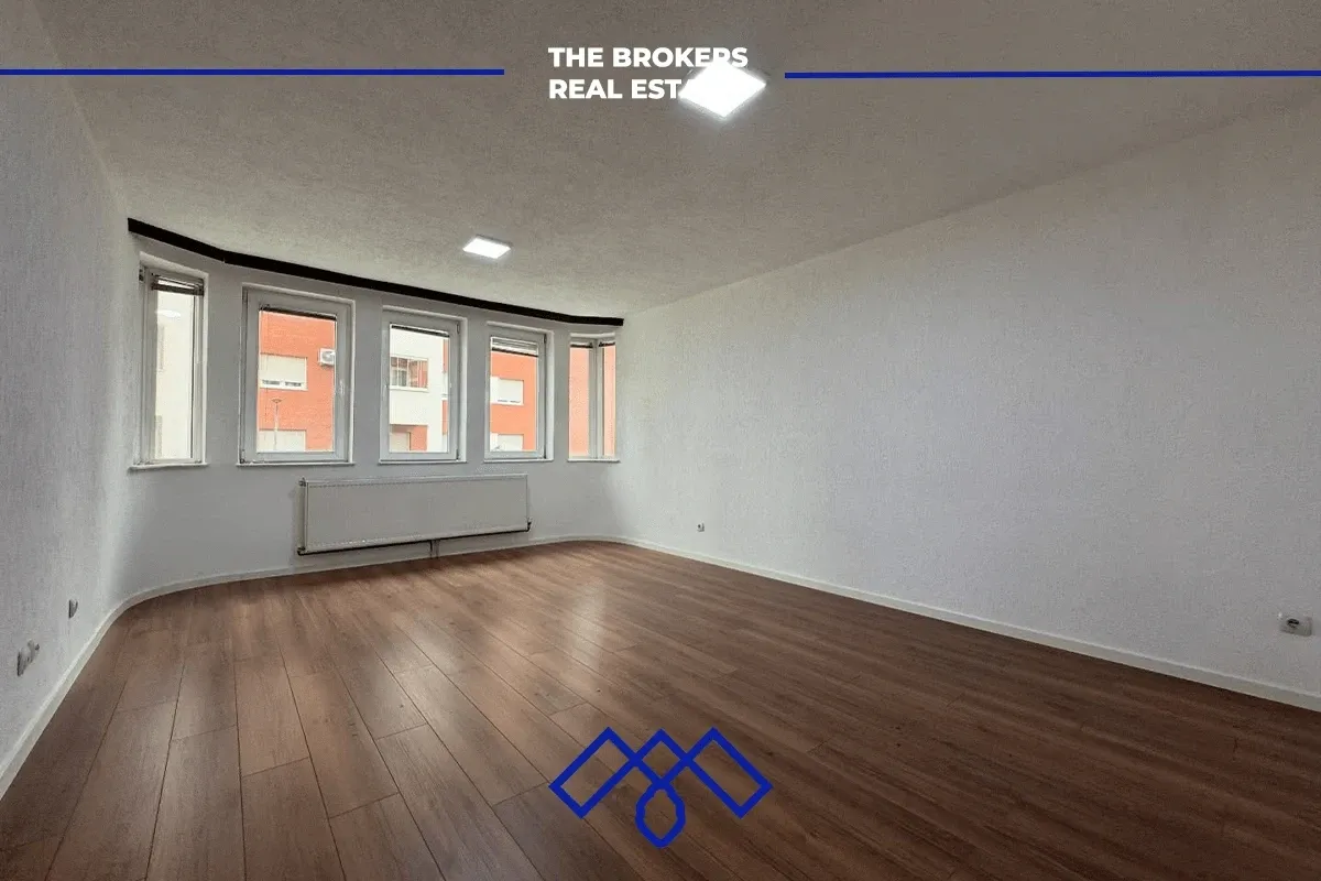 Ofrohet për qira objekt afarist 430m², i pozicionuar në rrugën kryesore Muharrem Fejza. – foto 3