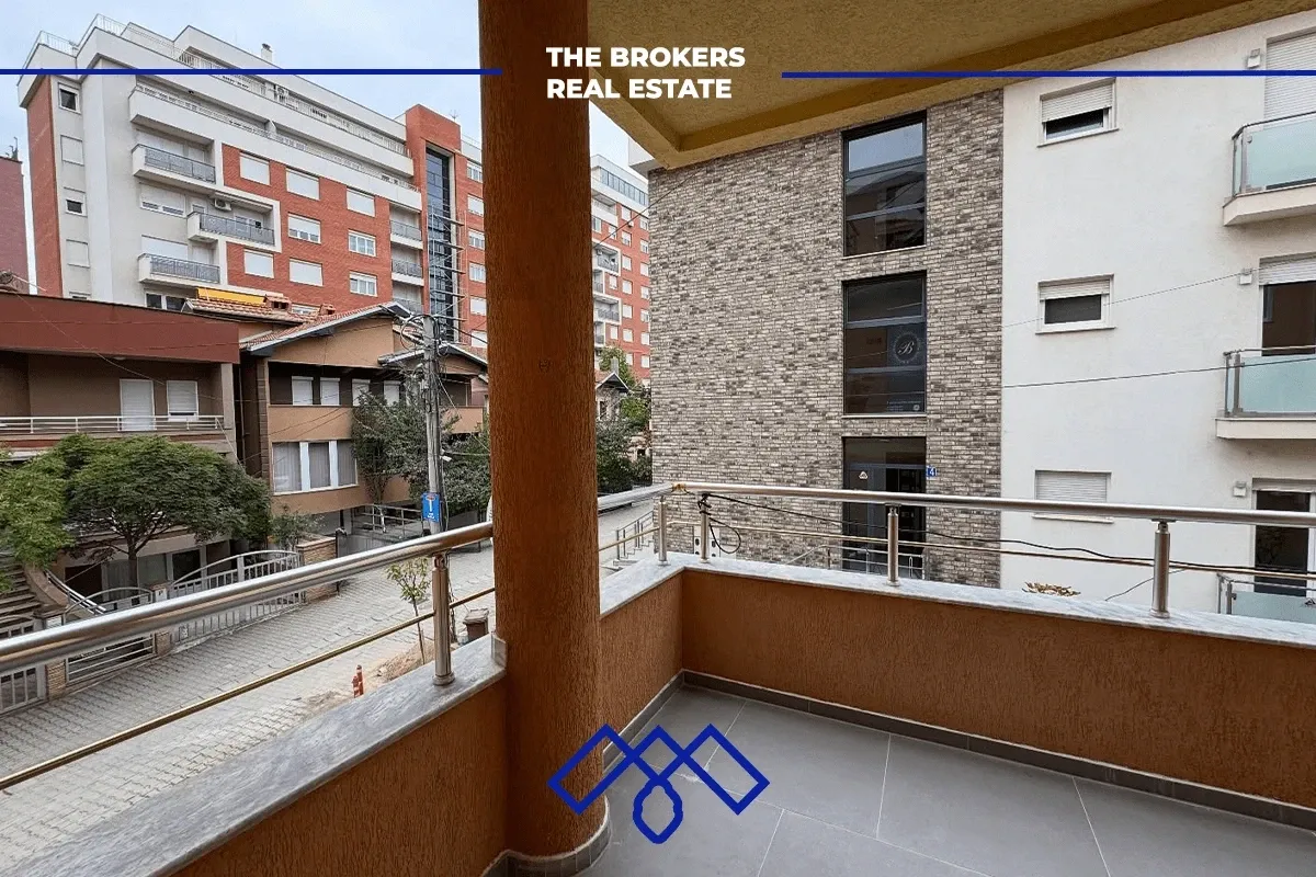 Ofrohet për qira objekt afarist 430m², i pozicionuar në rrugën kryesore Muharrem Fejza. – foto 14