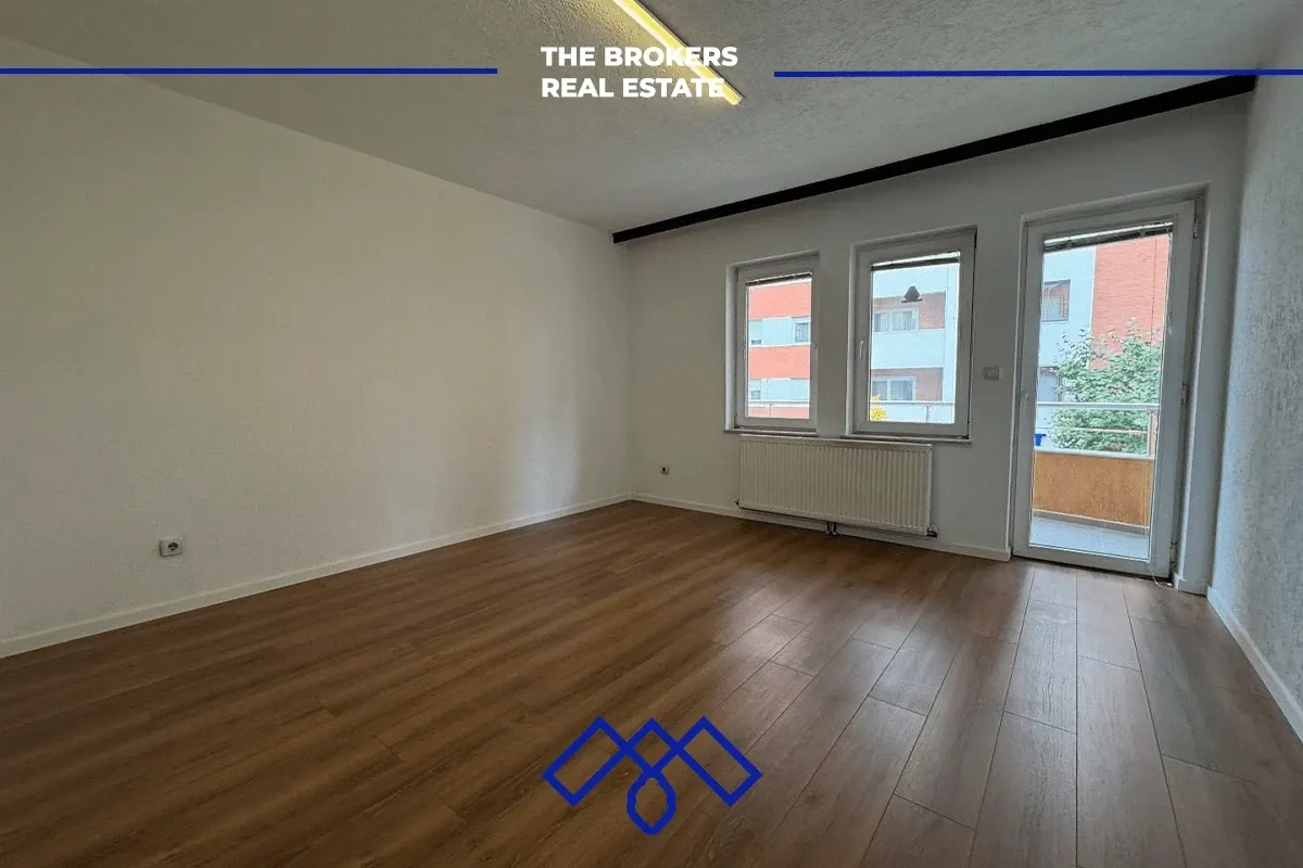 Ofrohet për qira objekt afarist 430m², i pozicionuar në rrugën kryesore Muharrem Fejza. – foto 8