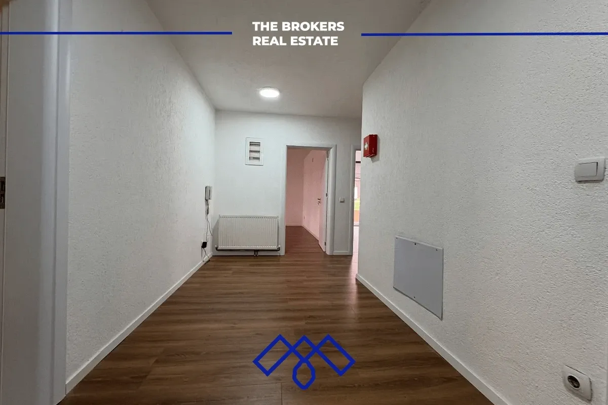 Ofrohet për qira objekt afarist 430m², i pozicionuar në rrugën kryesore Muharrem Fejza. – foto 12