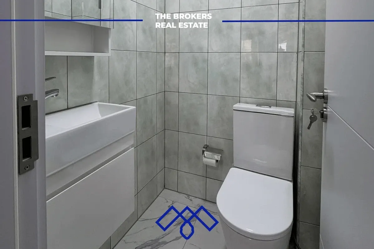 Ofrohet për qira objekt afarist 430m², i pozicionuar në rrugën kryesore Muharrem Fejza. – foto 13