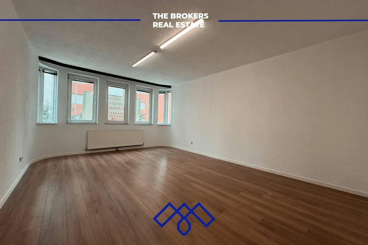 Ofrohet për qira objekt afarist 430m², i pozicionuar në rrugën kryesore Muharrem Fejza. – foto 4