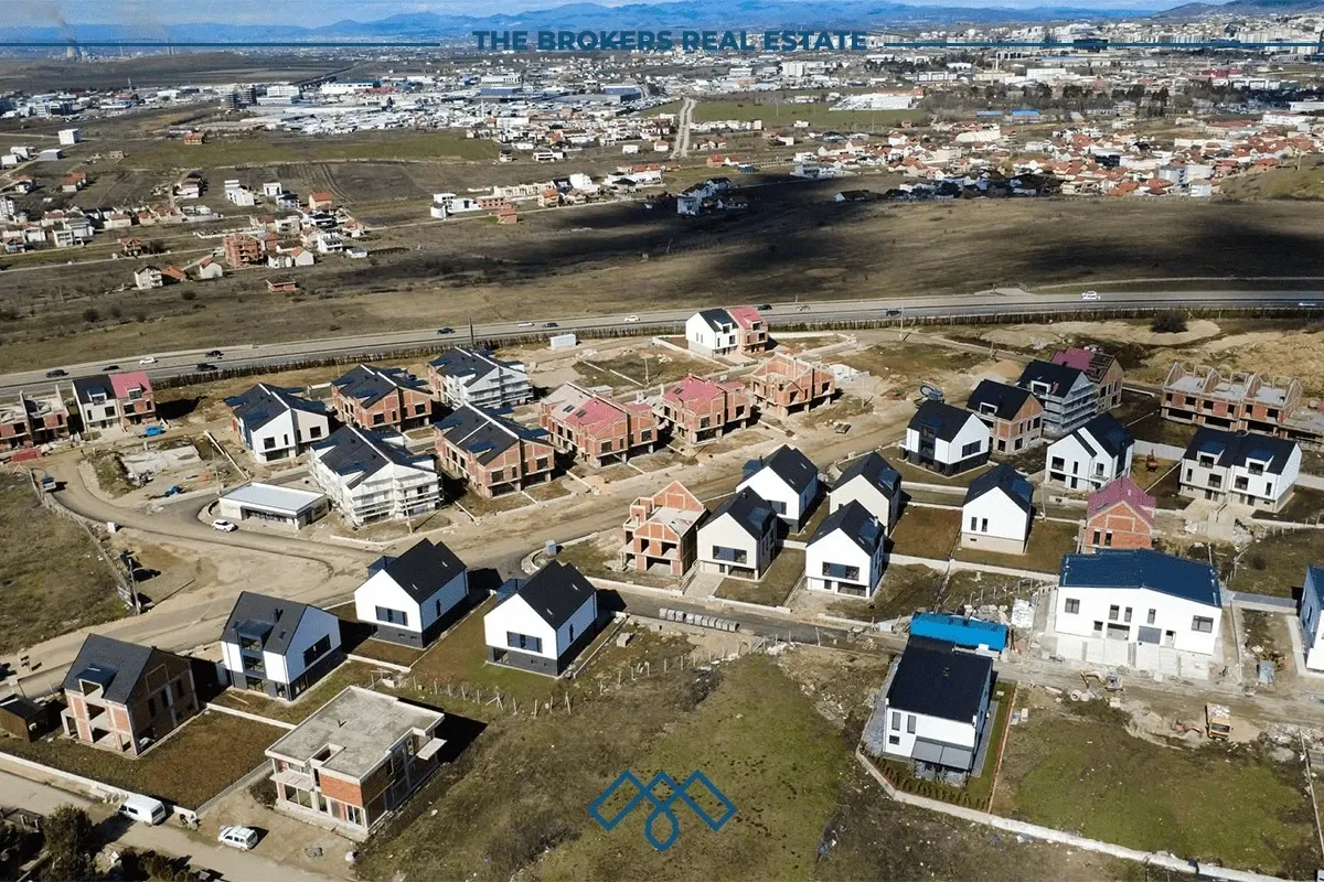 Shtëpi 210m2 në shitje – Lagjja Qendresa e Re/Veternik – foto 3