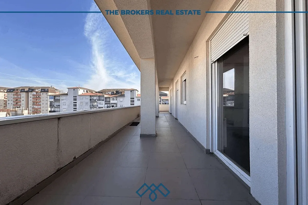 Penthouse 137m2 + 100m2 terasë, me qira në lagjen Kalabria, tek banesat e Centralit. – foto 13